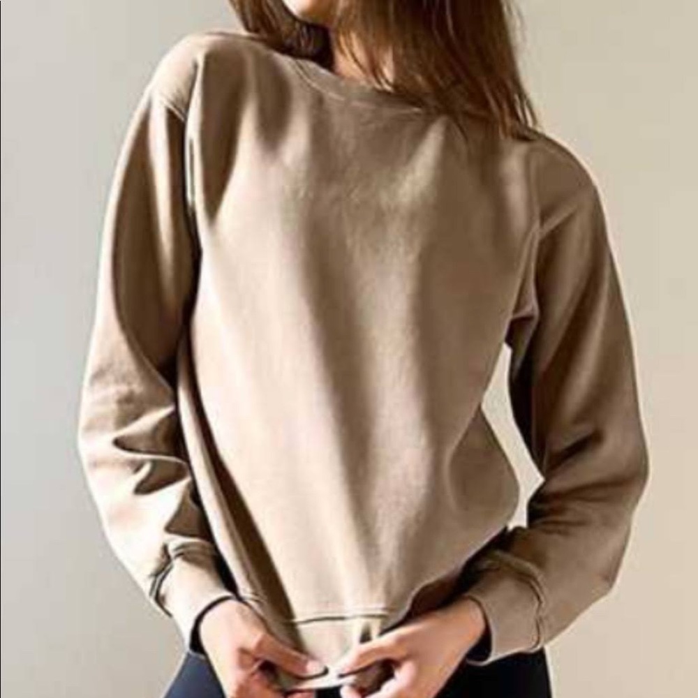 Brand new Aritzia Cozy beige cropped sweater